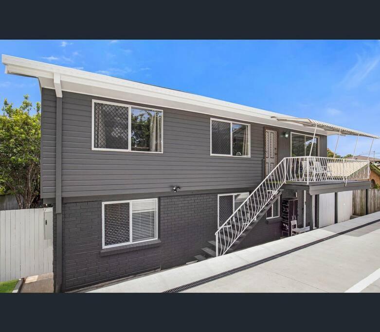 Joyful 3 Beddies Downstairs House Brisbane